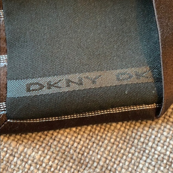 5/$15 bundle DKNY 100% Silk Brown/Silver Men's Tie - Picture 4 of 5